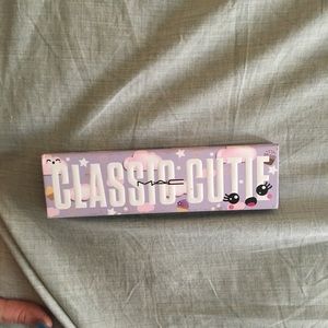 Mac Classic Cutie makeup pallete
